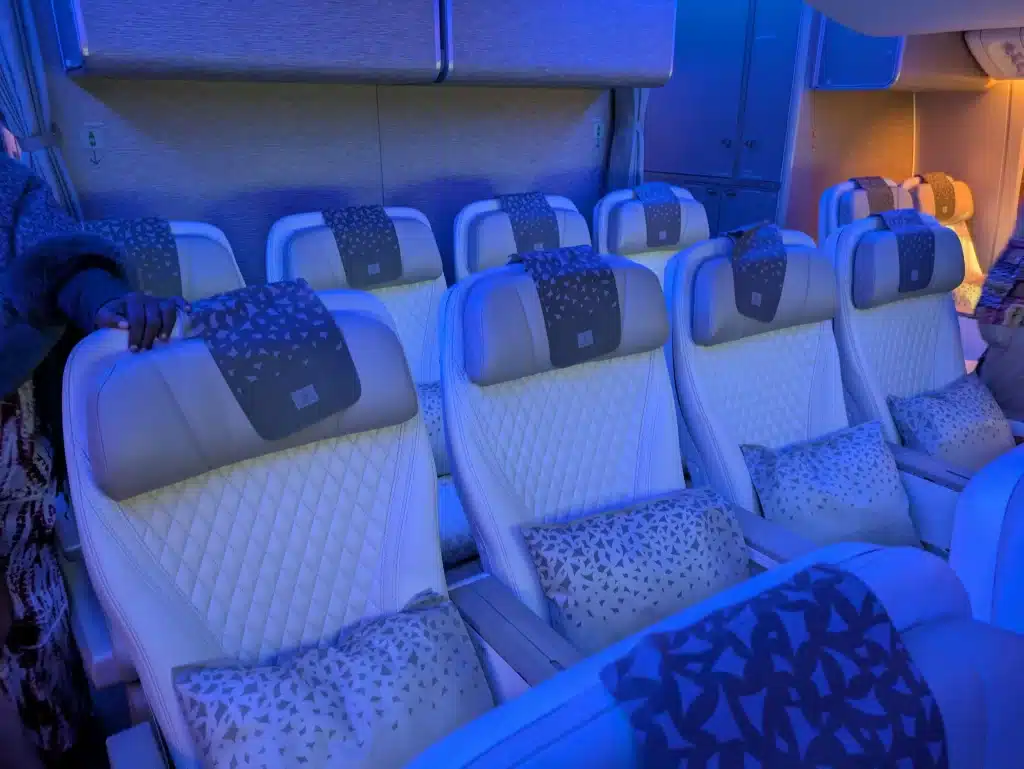 The Dubai Nomad - Emirates 777 Review - seats