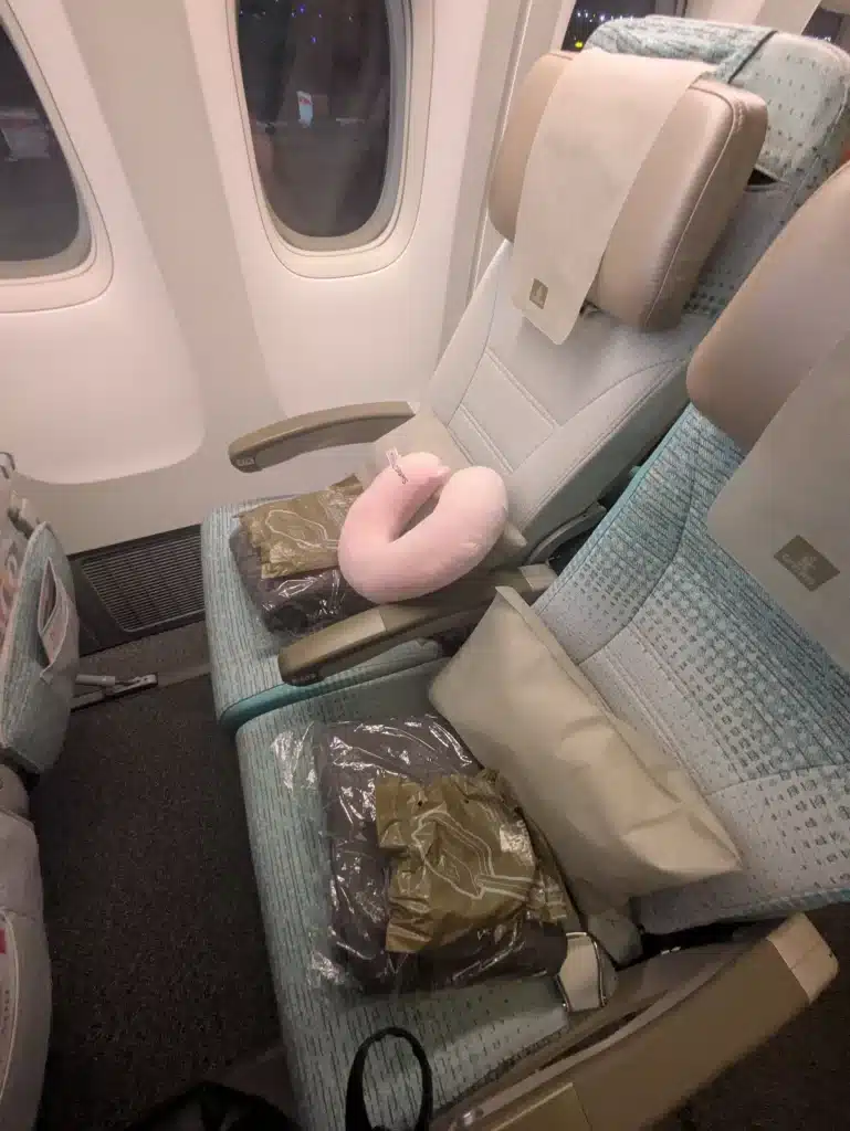 The Dubai Nomad - Emirates 777 Review - seats