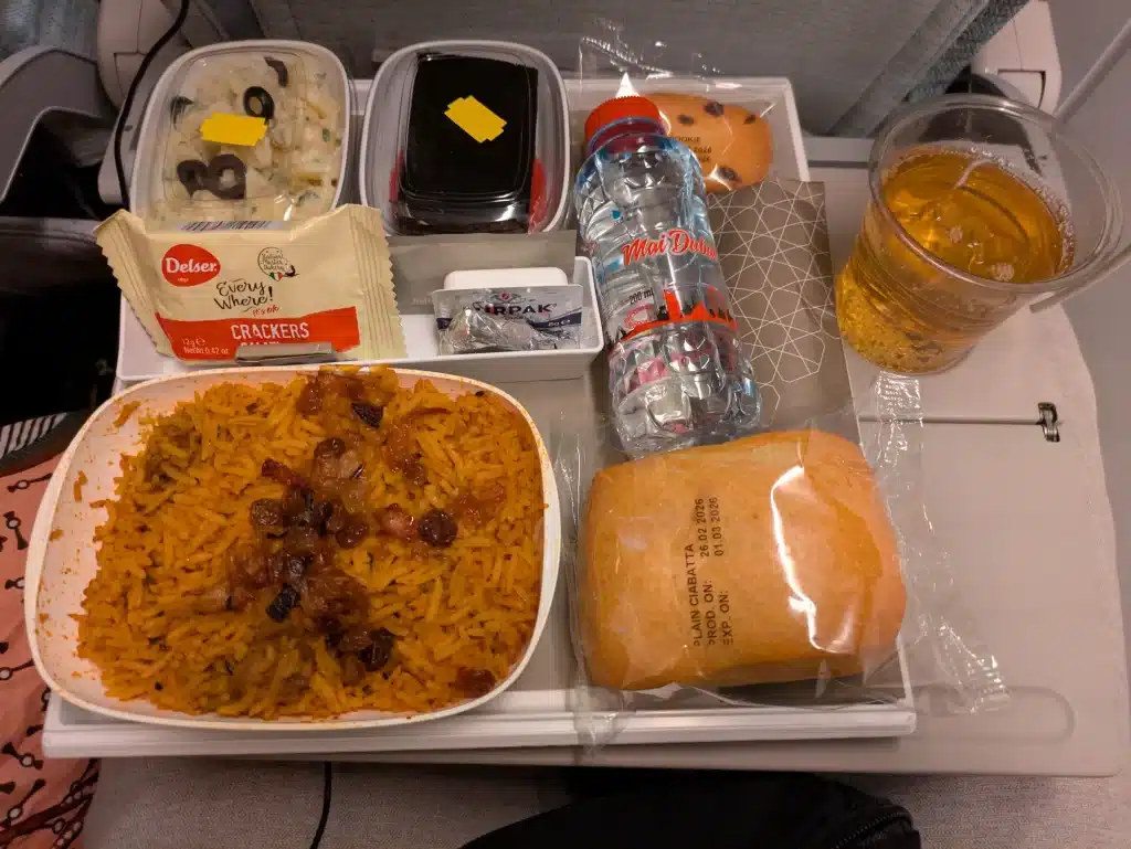 The Dubai Nomad - Emirates 777 Review - the food
